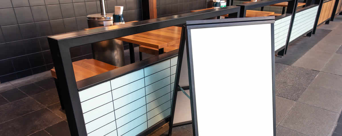 Metal restaurant and cafe area partition